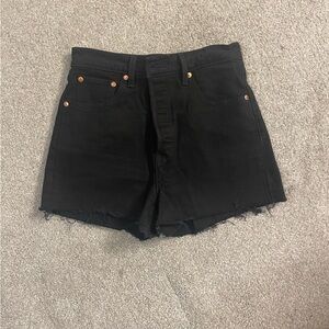 Black Levi’s high waisted cutoff rib cage shorts